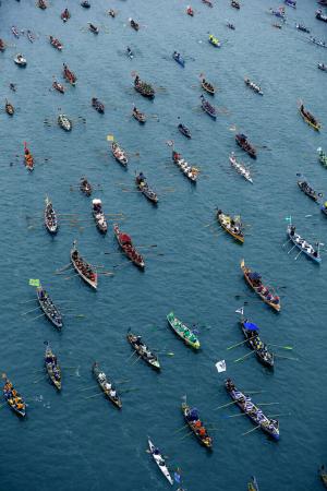 Hundreds of vessels make their way upstream