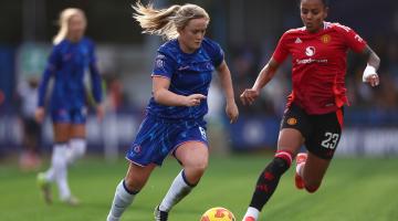 Erin Cuthbert speeds past Geyse Da Silva Ferreira