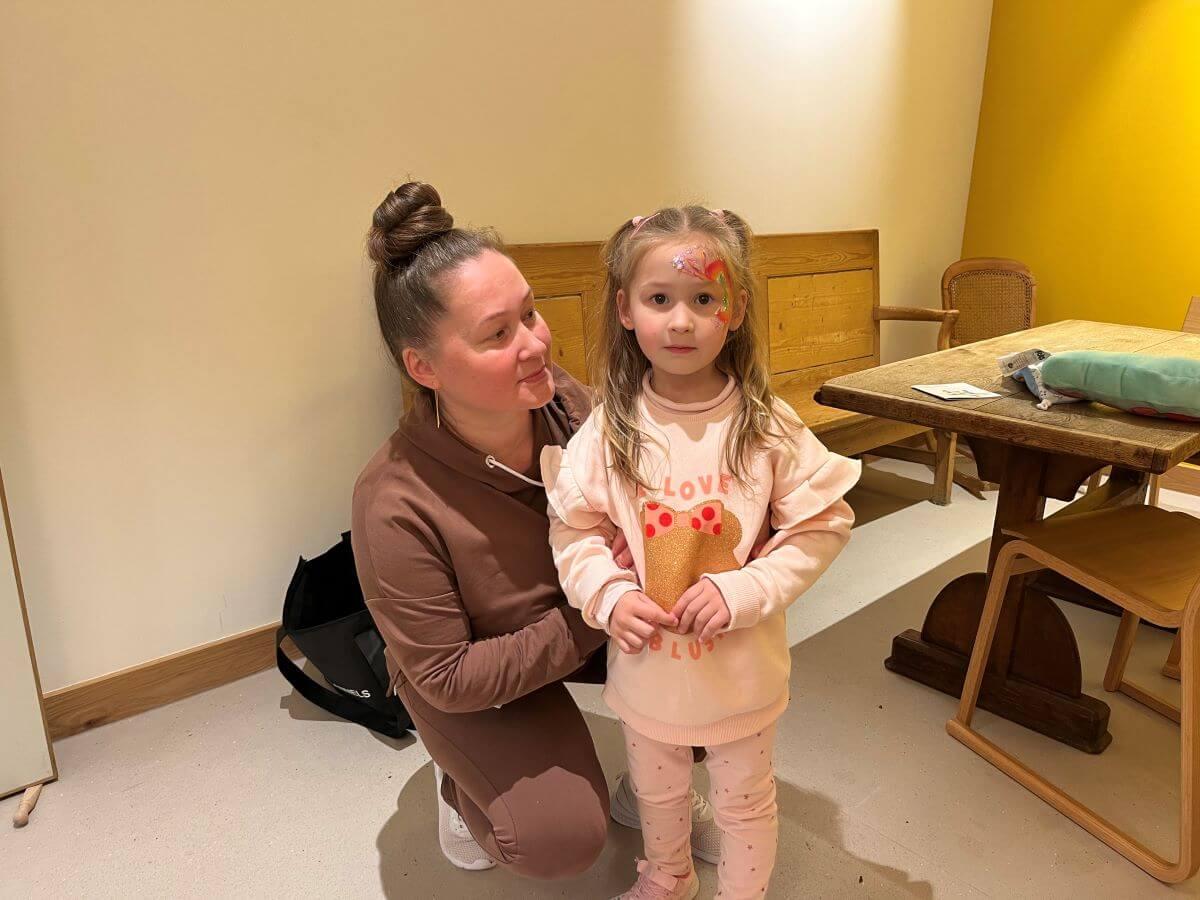 Mariia and her four-year-old daughter, Emilia, at the Quaker Meeting House in Hammersmith