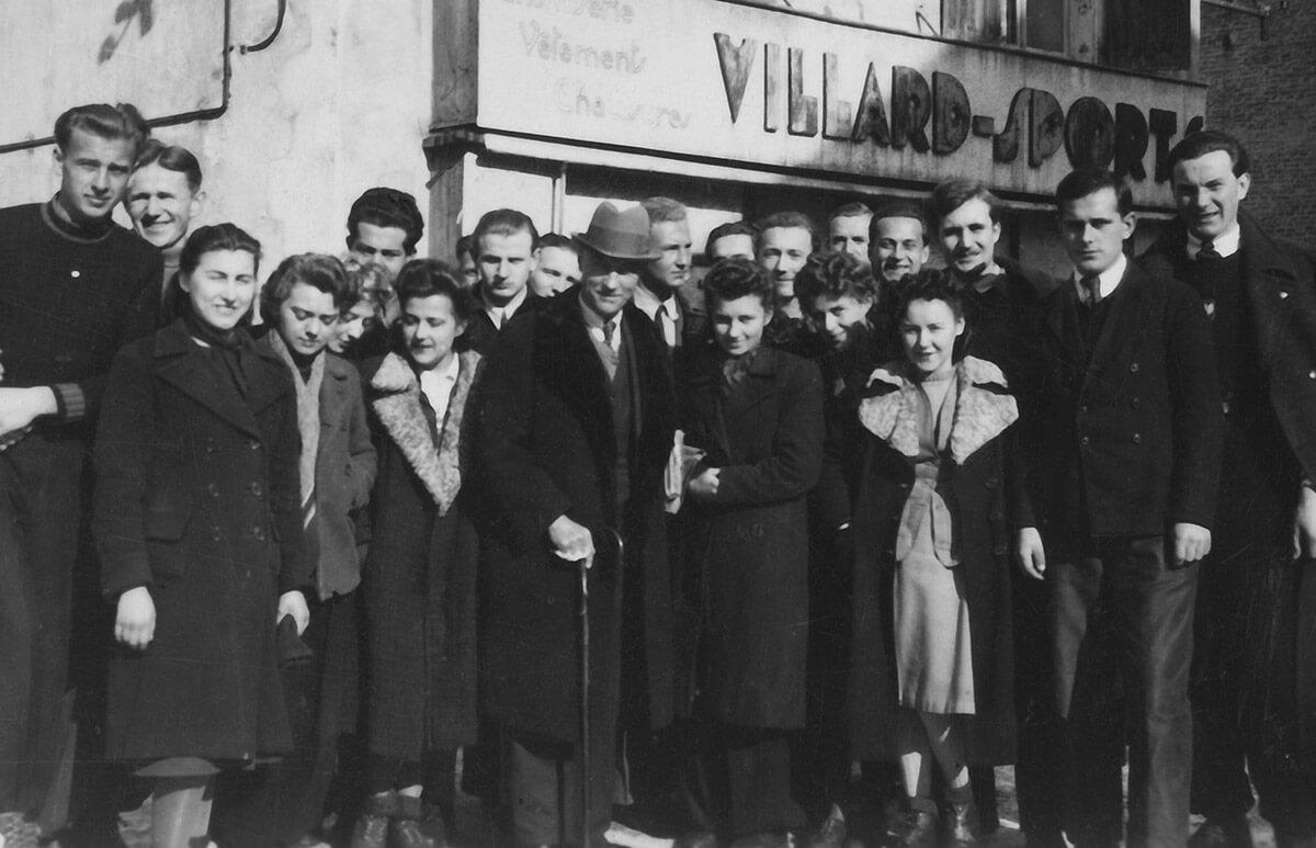 Archive photo of students from the Cyprian Norwid Polish School