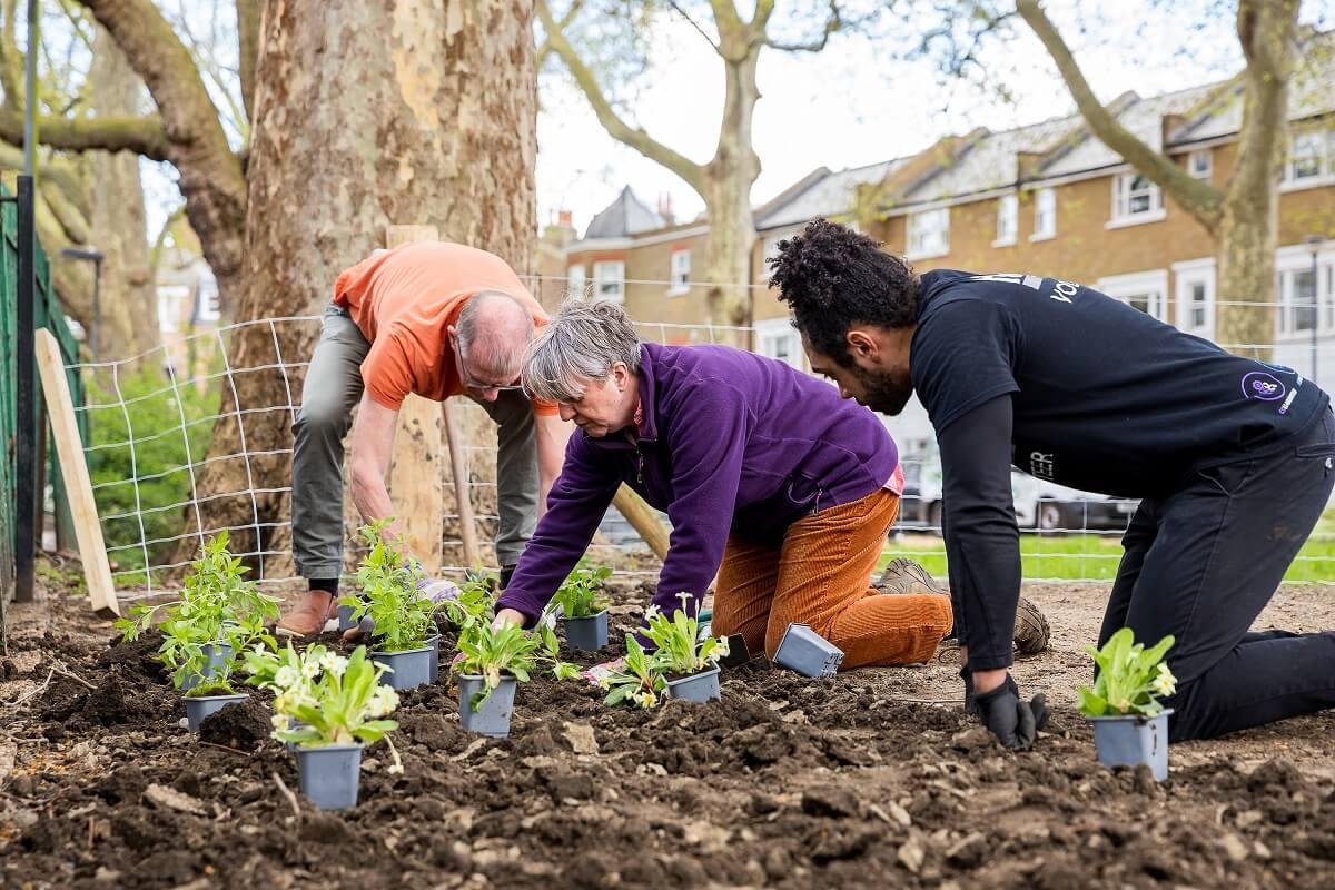 Volunteers at work in Eelbrook Common, Fulham