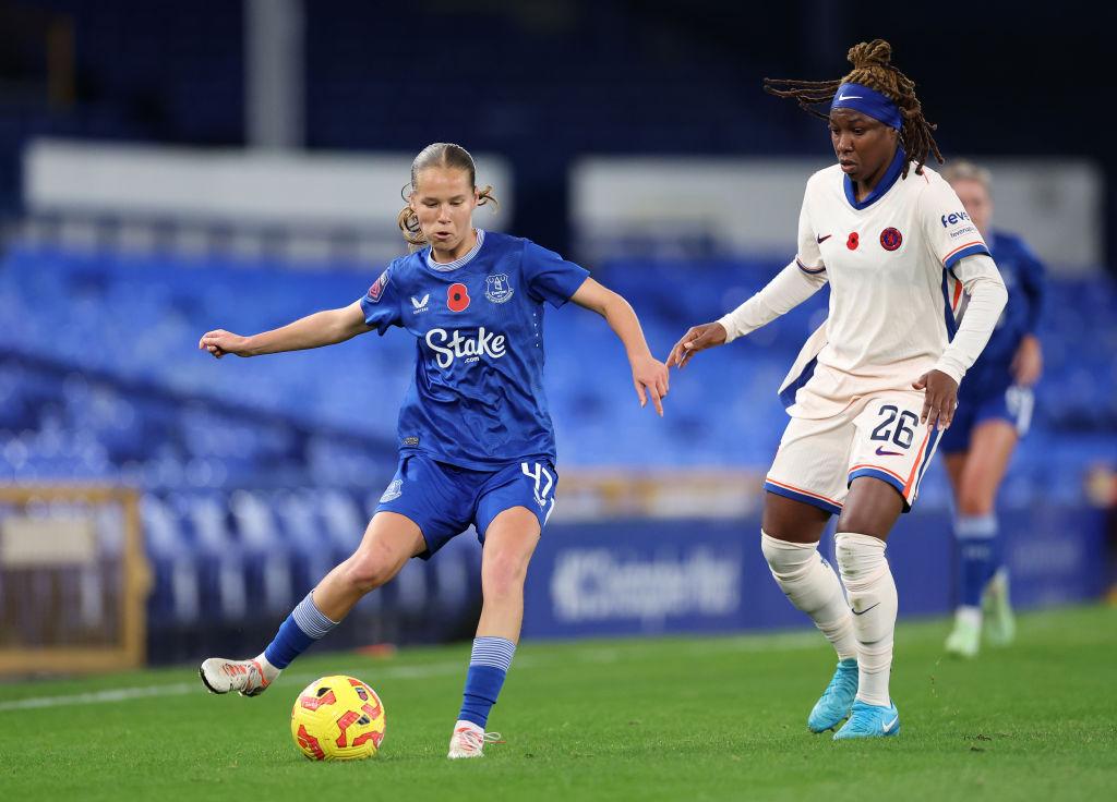 Kadeisha Buchanan presses Everton's Karoline Olesen