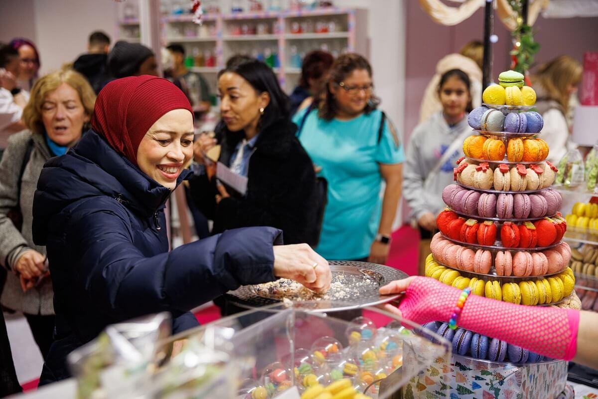 Shopper at the Cake & Bake Show