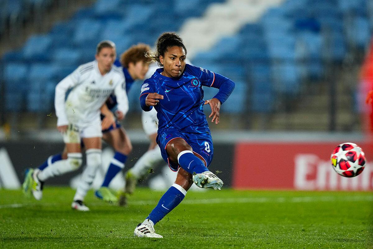 Catarina Macario taking Chelsea's first penalty kick to level the score