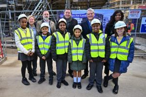 L-t-r (back): H&F Cllr Nicole Trehy, Steve Leakey (Managing Director at Higgins Partnerships), H&F Leader Cllr Stephen Cowan, Ben Coleman MP for Chelsea and Fulham and Cllr Frances Umeh, H&F Cabinet Member for Housing and Homelessness with pupils from Sir John Lillie primary school