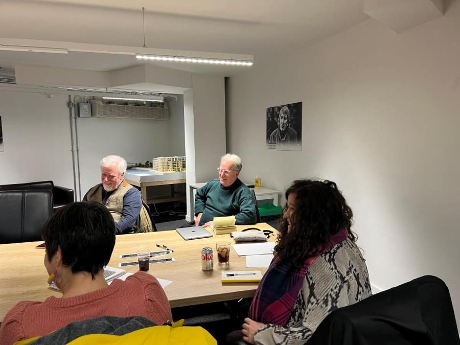 Roger (centre in green top) at a Riverscribes session