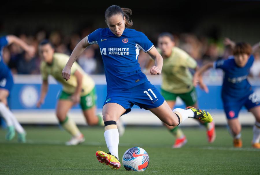 Guro Reiten scores Chelsea Women's opening goal from the penalty spot