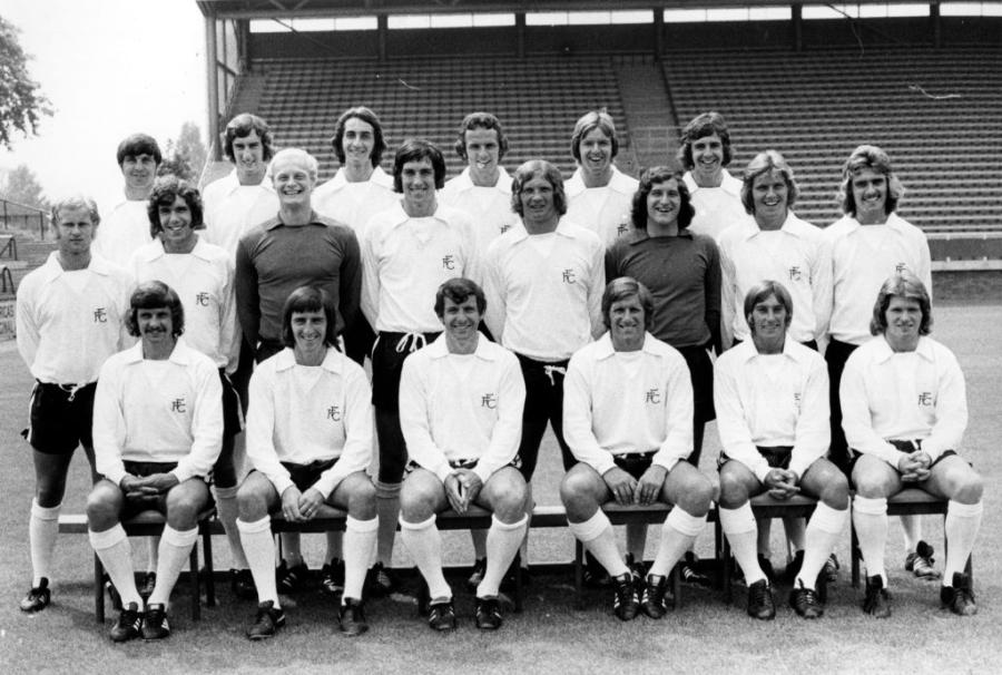 The 1973 Fulham squad, including Jimmy Conway (back row, first left) and Viv Busby (second row, first right)