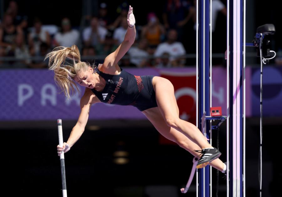 fails her last try during the Women's Pole Vault Qualification