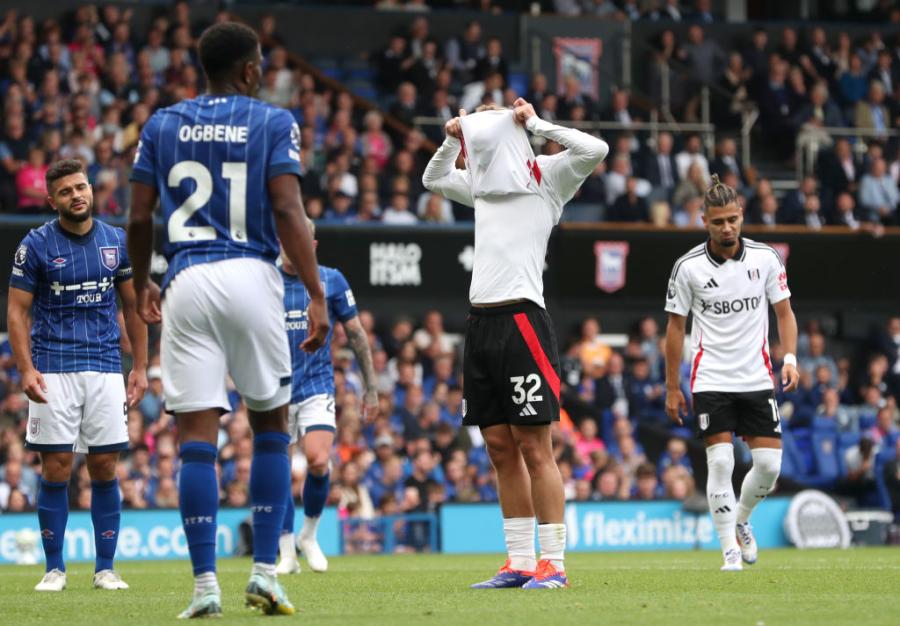 Emile Smith Rowe reacts after a missed chance