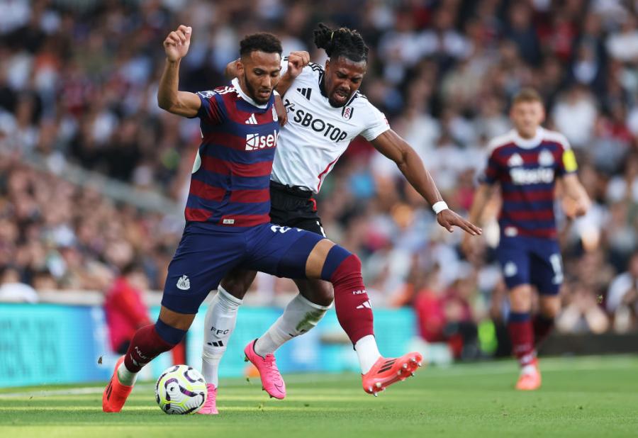 Adama Traore challenges Lloyd Kelly