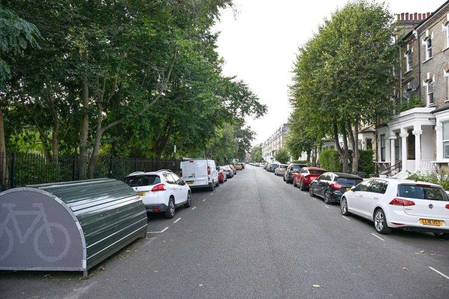 Resident parking in Gunterstone Road, W14 - Electric and hybrid vehicles would continue to be cheapest for residents to park outside their homes