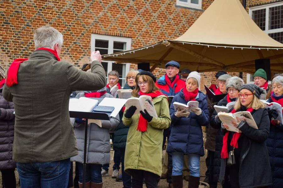 Carol singers at Fulham Palace