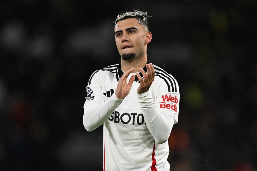 Andreas Pereira applaudes the Craven Cottage crowd