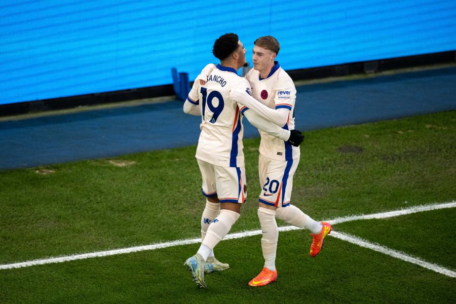 Cole Palmer and Jadon Sancho celebrate