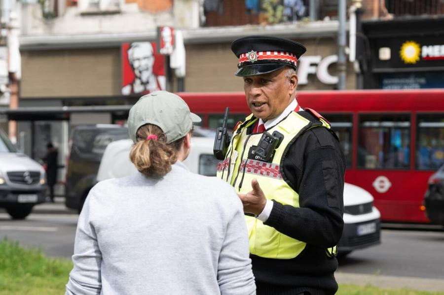 H&F Law Enforcement officer (right) speaking to residents about the new anti-street-harassment rules and support