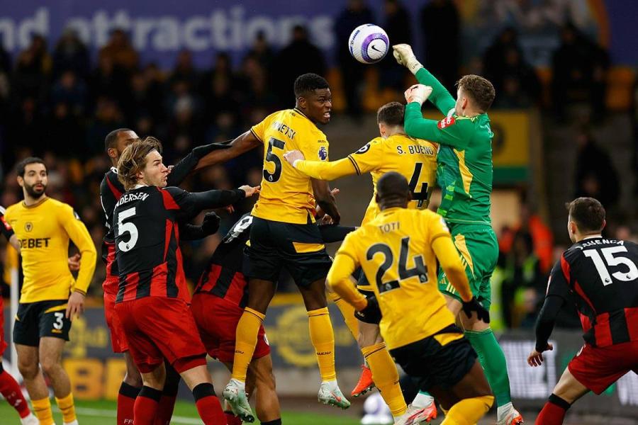  Bernd Leno punches the ball clear