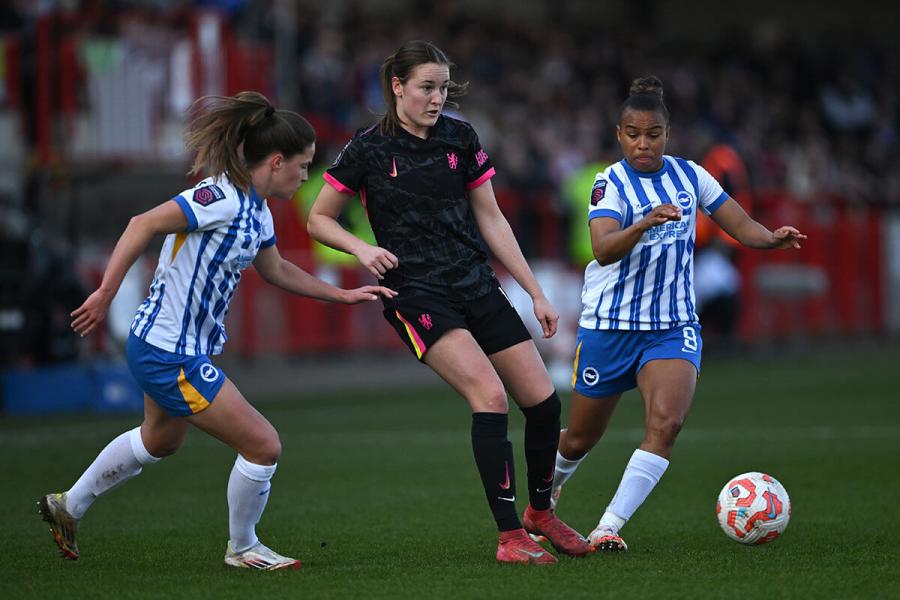 Wieke Kaptein holds the ball