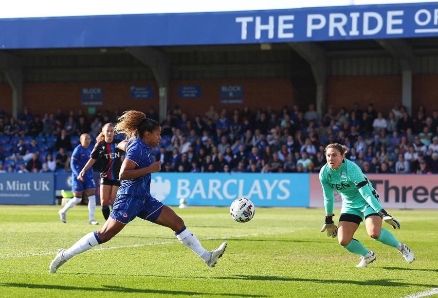 Catarina Macario shoots at goal