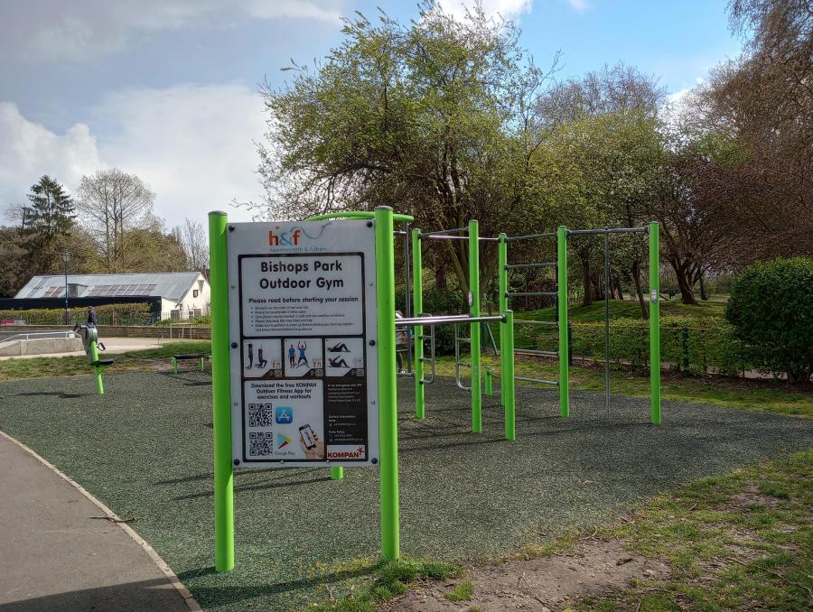The outdoor gym in Bishops Park
